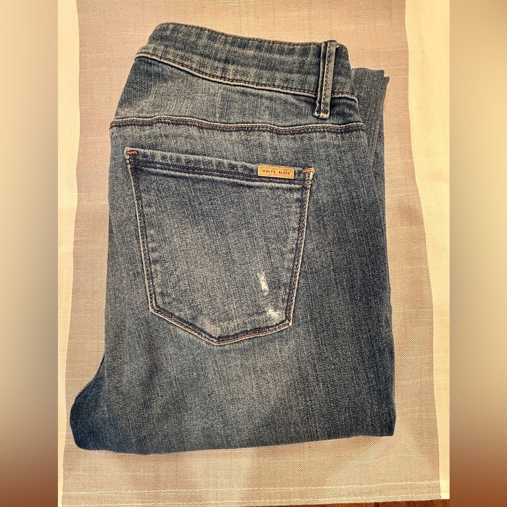 White House Black Market Straight Leg Cropped Blue Jeans